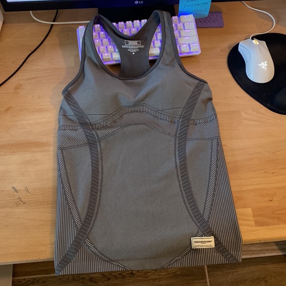 THEGIVINGMOVEMENT Contrast SMLS100 Tank Top - Picture 2 of 4